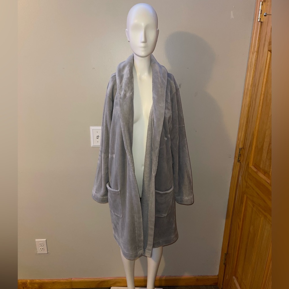 Loft grey fuzzy Bathrobe, size medium